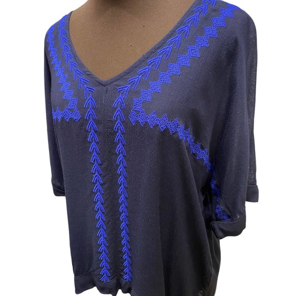 Olive and Oak Navy Boho embroidered short sleeve blouse size Small - Picture 2 of 10